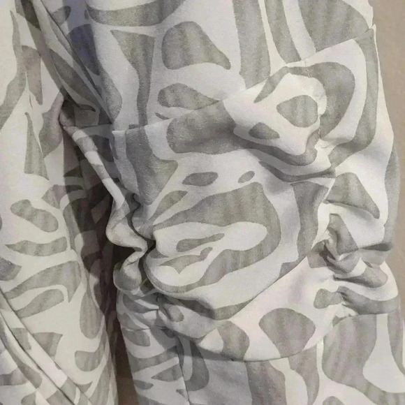 Tanjay‎ white/gray 3/4 length sleeves size 10 - Picture 2 of 5